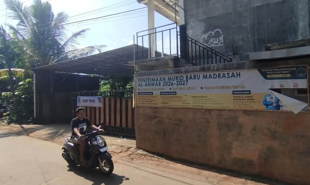 Suasana di Pondok Pesantren (Ponpes) Al Anwar Mantingan, Kabupaten Jepara, Jawa Tengah, setelah pengasuhnya ditahan terkait kasus dugaan pencabulan terhadap santri, Selasa 12 Mei 2026. (ANTARA/Akhmad Nazaruddin Lathif) <b>(Antara)</b>