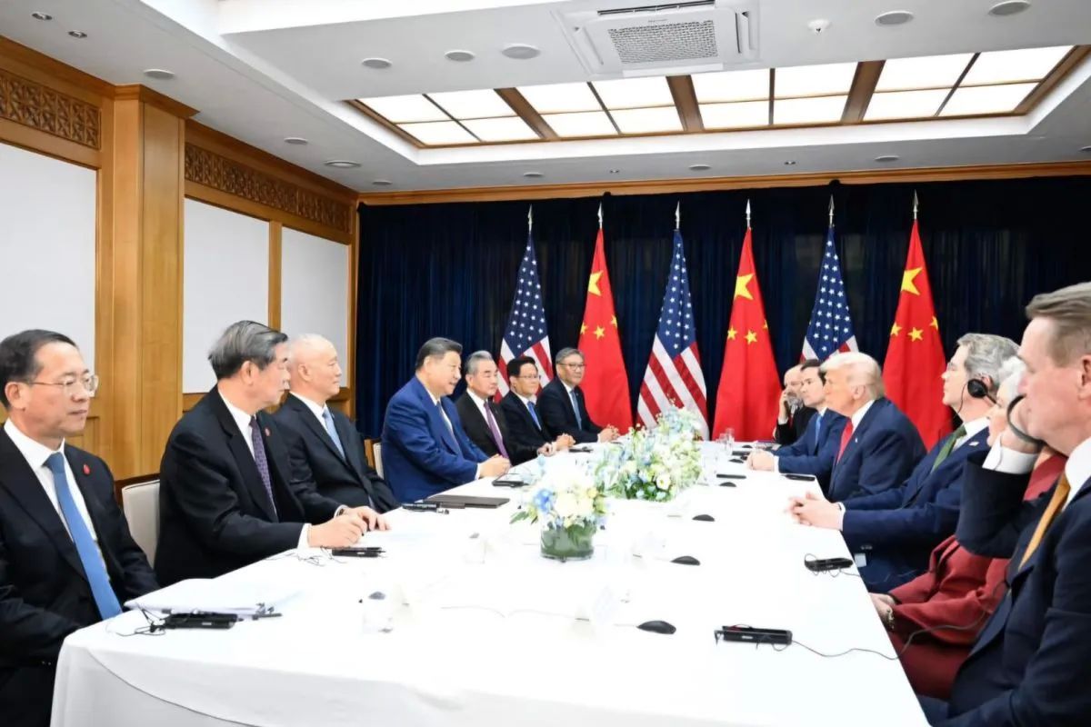 Arsip - Presiden China Xi Jinping bertemu Presiden Amerika Serikat Donald Trump saat di Busan, Korea Selatan, (30/10/2025). (ANTARA/HO-Xinhua/Shen Hong) <b>(Antara)</b>