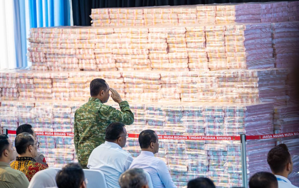 Panglima TNI Dampingi Presiden RI Pada Kegiatan Penyerahan Hasil Kerja Satgas PKH <b>(Puspen TNI)</b>