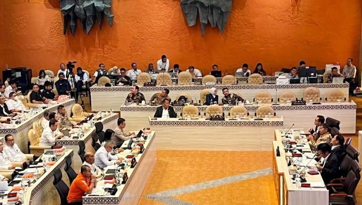 Suasana Rapat Kerja Komisi V DPR RI dengan Kementerian Perhubungan, Kementerian Pekerjaan Umum, Basarnas, KNKT, hingga kepolisian soal insiden tabrakan kereta api di Stasiun Bekasi Timur, Jawa Barat, di Jakarta, Kamis 21 Mei 2026. ANTARA/Harianto <b>(Antara)</b>