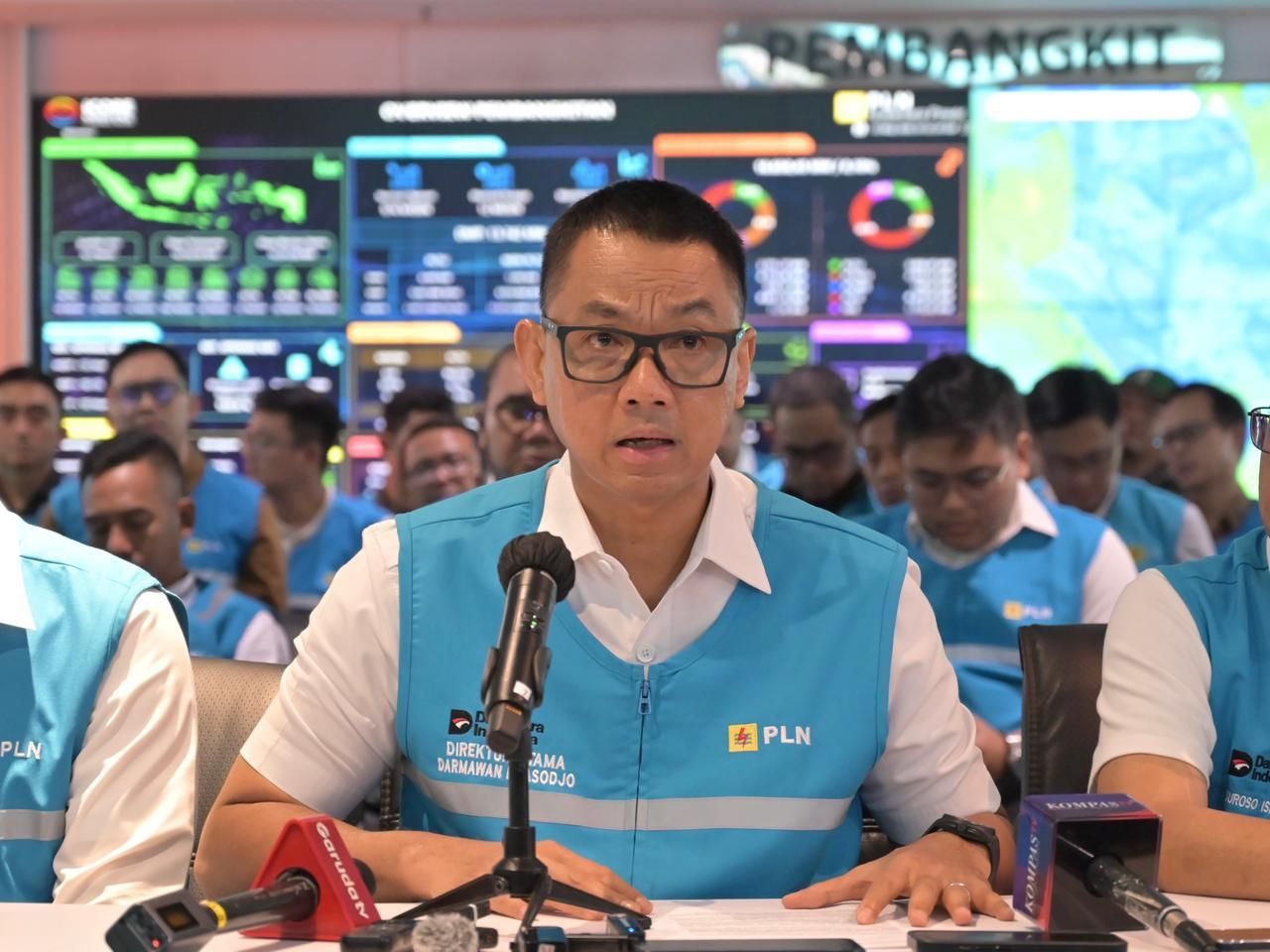 Direktur Utama PLN, Darmawan Prasodjo saat konferensi pers di Kantor Pusat PLN, Sabtu (23/5) mengatakan fokus utama PLN pascagangguan adalah mengoperasikan kembali pembangkit-pembangkit yang sebelumnya terdampak untuk kemudian diselaraskan kembali de <b>(PLN)</b>