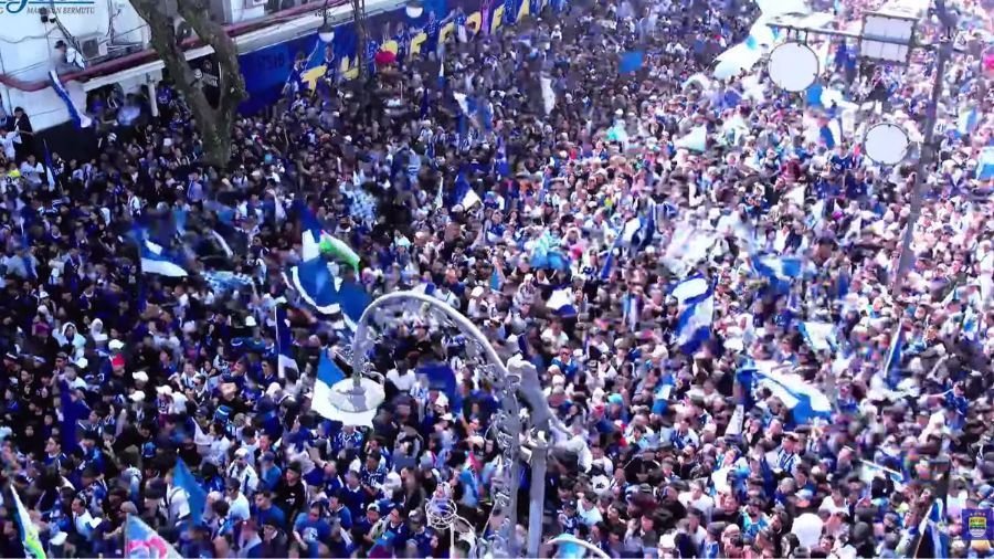 Jalan Asia Afrika Berubah Jadi Lautan Biru <b>(YouTube Persib)</b>