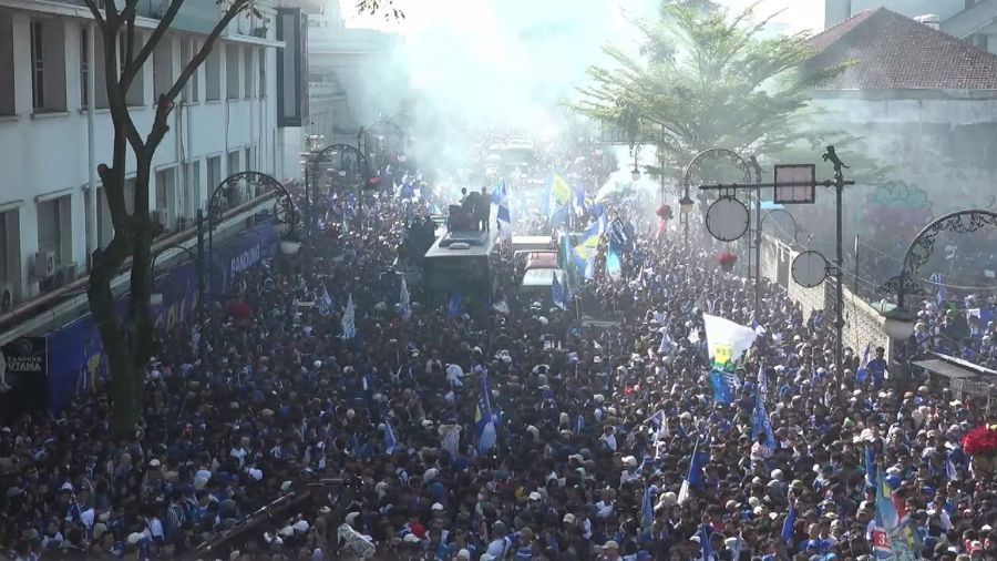 Penampakan Bobotoh konvoi Kemenangan Persib Bandung <b>(Persib)</b>