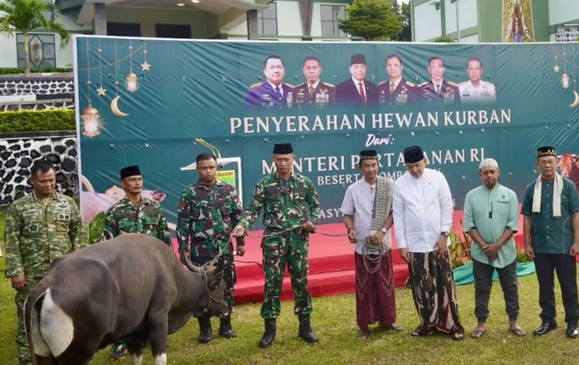 Wapang TNI Dampingi Menhan RI Shalat Iduladha Bersama Prajurit dan Masyarakat di Papua Barat <b>(PUSPEN)</b>