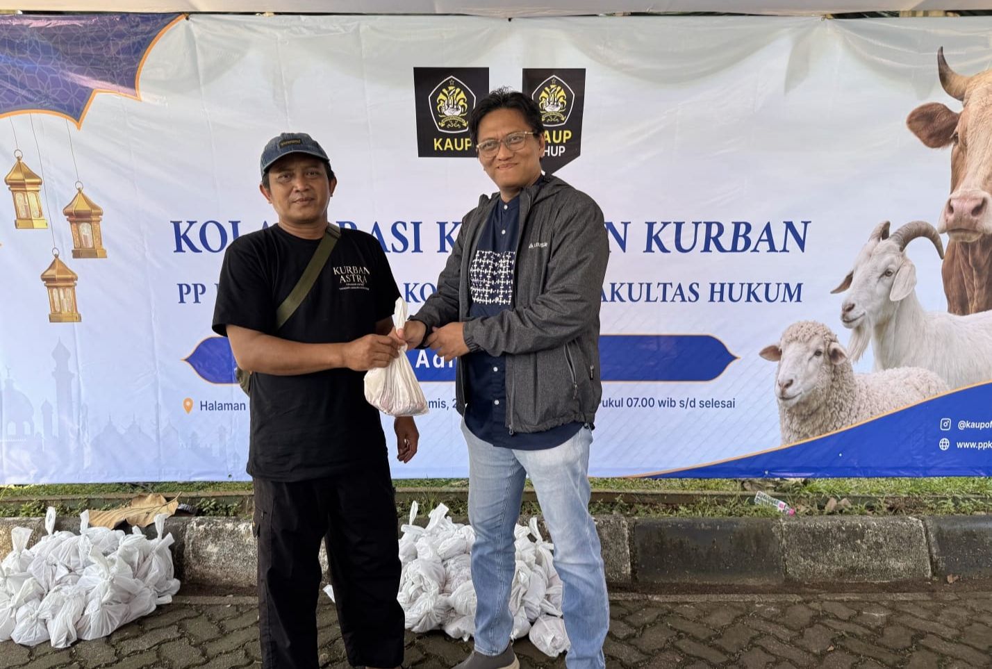 Penyerahan hewan kurban hasil kolaborasi PP KAUP dengan KAUP FH. 