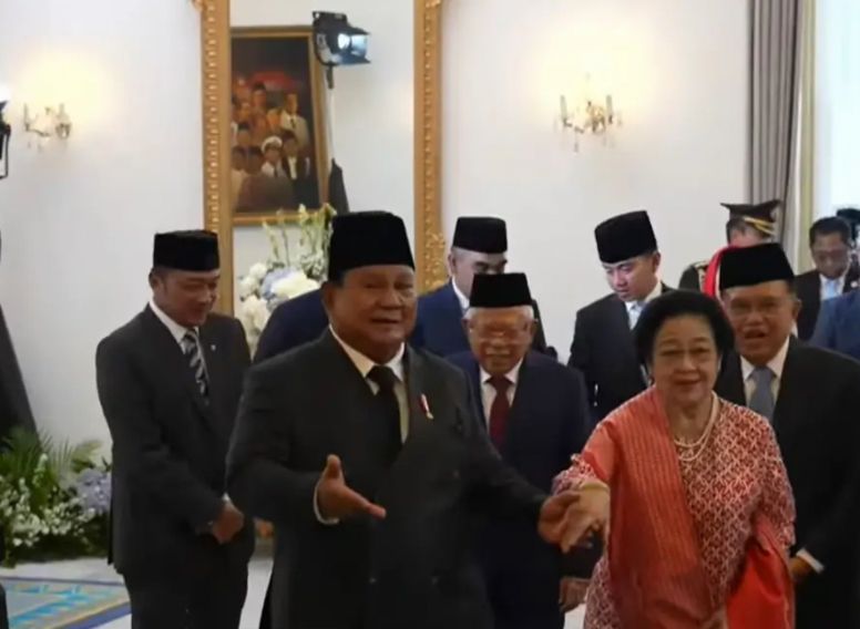 Momen Prabowo Gandeng Tangan Megawati Usai Upacara Hari Lahir Pancasila  <b>(Istimewa)</b>