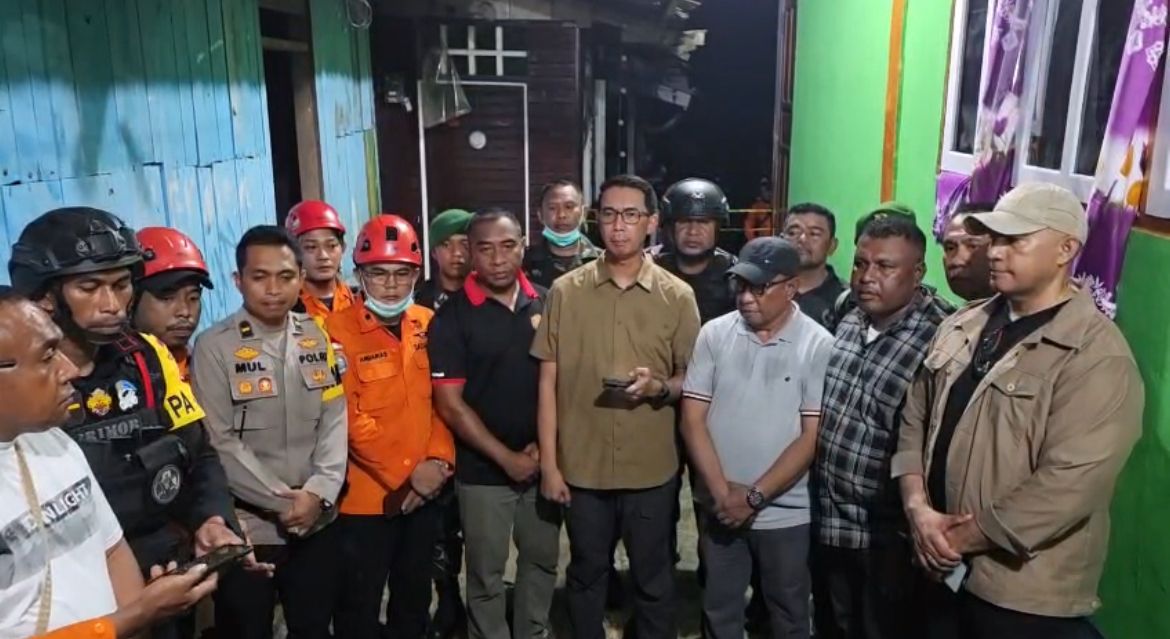 Polda Papua melalui Polres Biak Numfor bergerak cepat menangani peristiwa ledakan yang diduga berasal dari bom sisa peninggalan Perang Dunia II yang terjadi di Kompleks Perikanan, Jalan Walter Mongonsidi, Kelurahan Fandoi, Distrik Biak Kota, Kabupate <b>(NTVnews)</b>