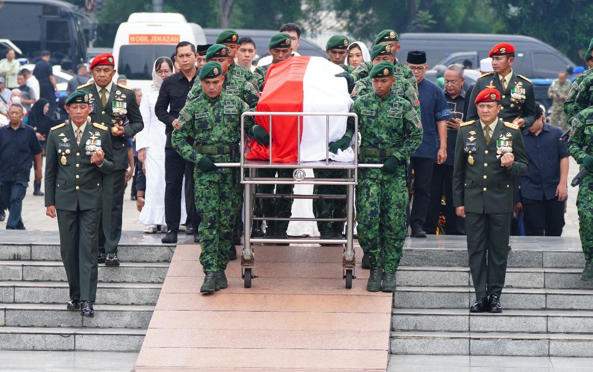 Panglima TNI Hadiri Upacara Pemakaman Jenderal TNI (Purn) Ryamizard Ryacudu <b>(PUSPEN TNI)</b>