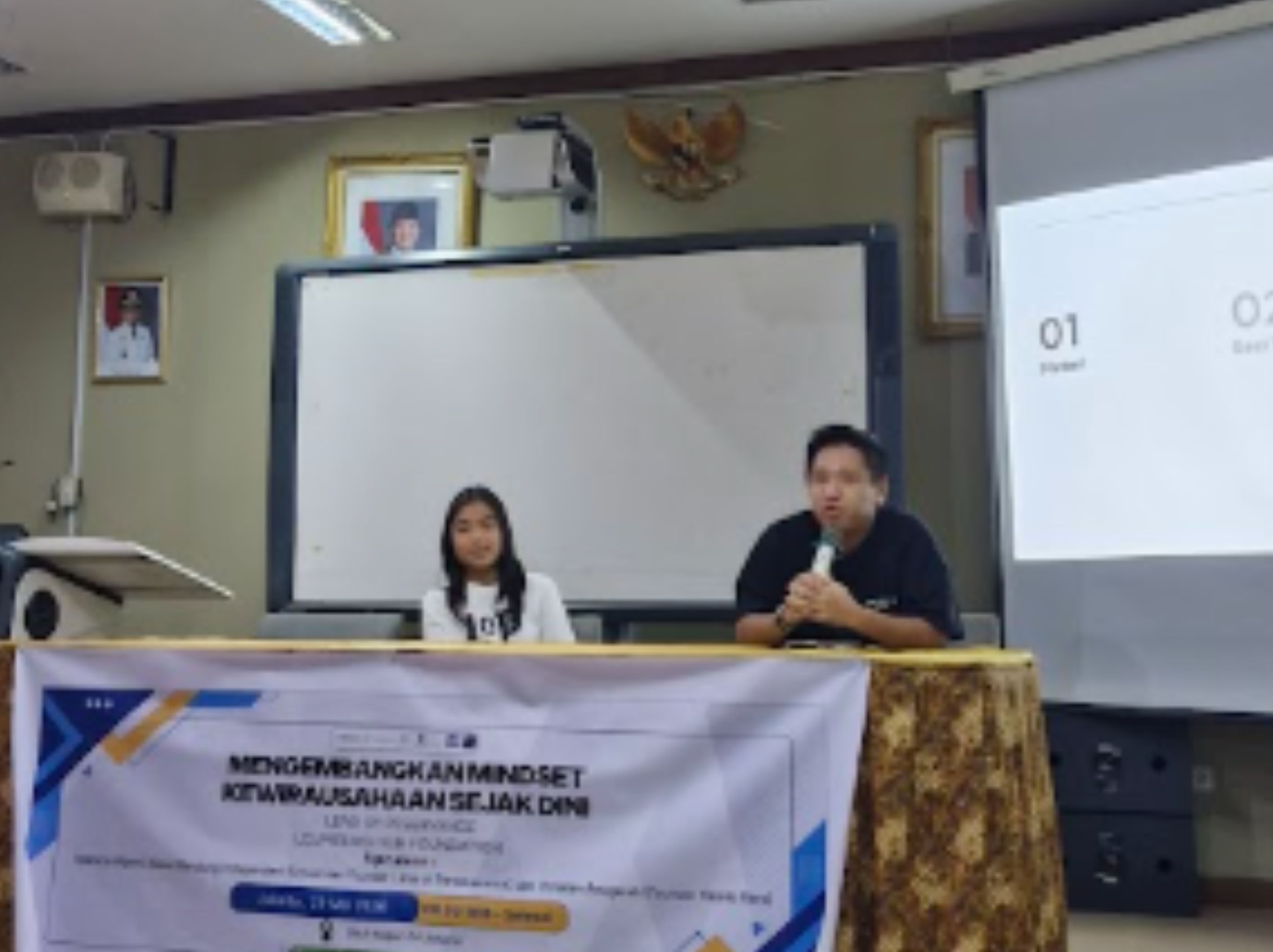 Lens of Perseverance berkolaborasi dengan Eduquip Education, Duta Inisiatif, dan HeyHo Rare untuk menyelenggarakan seminar kewirausahaan bertema &ldquo;Mengembangkan Mindset Kewirausahaan Sejak Dini&rdquo; di SMAN 4 Jakarta. Kegiatan ini diikuti oleh 45 siswa ke <b>(DOk)</b>