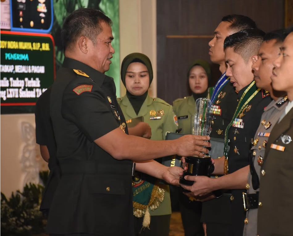 Seskab Teddy Selesaikan Dikreg LXVII Seskoad dengan Prestasi <b>(Istimewa)</b>