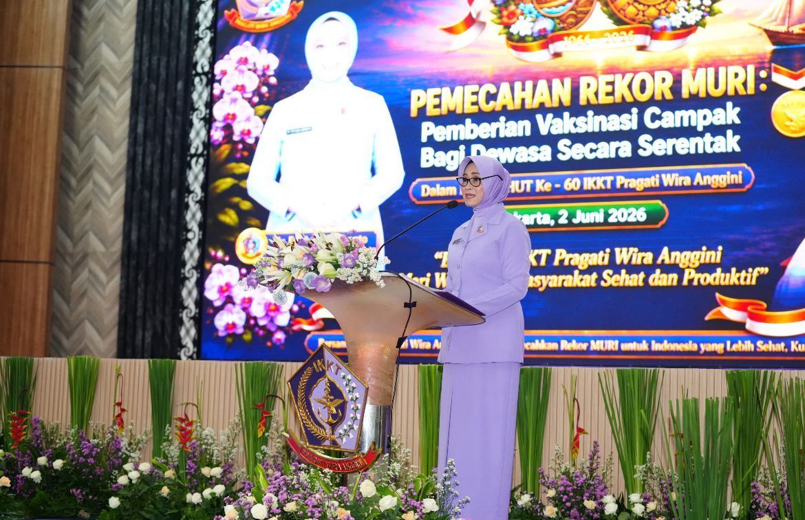 Ikatan Kesejahteraan Keluarga TNI (IKKT) Pragati Wira Anggini (PWA) berhasil memecahkan Rekor Museum Rekor Dunia Indonesia (MURI) melalui kegiatan Vaksinasi Campak Dewasa Serentak dengan melibatkan 2.026 peserta di seluruh Indonesia <b>(PUSPEN TNI)</b>