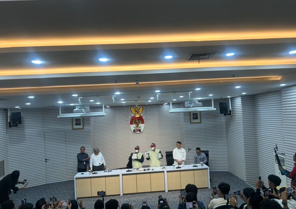 Komisi Pemberantasan Korupsi (KPK) mengungkap dugaan aliran dana rutin yang diterima Wakil Menteri Imigrasi dan Pemasyarakatan (Imipas) Silmy Karim dalam perkara korupsi pengurusan izin tinggal warga negara asing (WNA) <b>(NTVnews)</b>