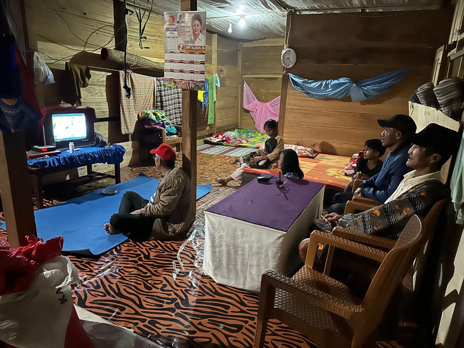 Masyarakat di Desa Ilan Batu Uru, Kabupaten Luwu, Sulawesi Selatan, kini dapat menikmati listrik selama 24 jam penuh setelah PLN membangun infrastruktur kelistrikan melalui Program Listrik Desa (Lisdes). (Foto: Dok/Istimewa)