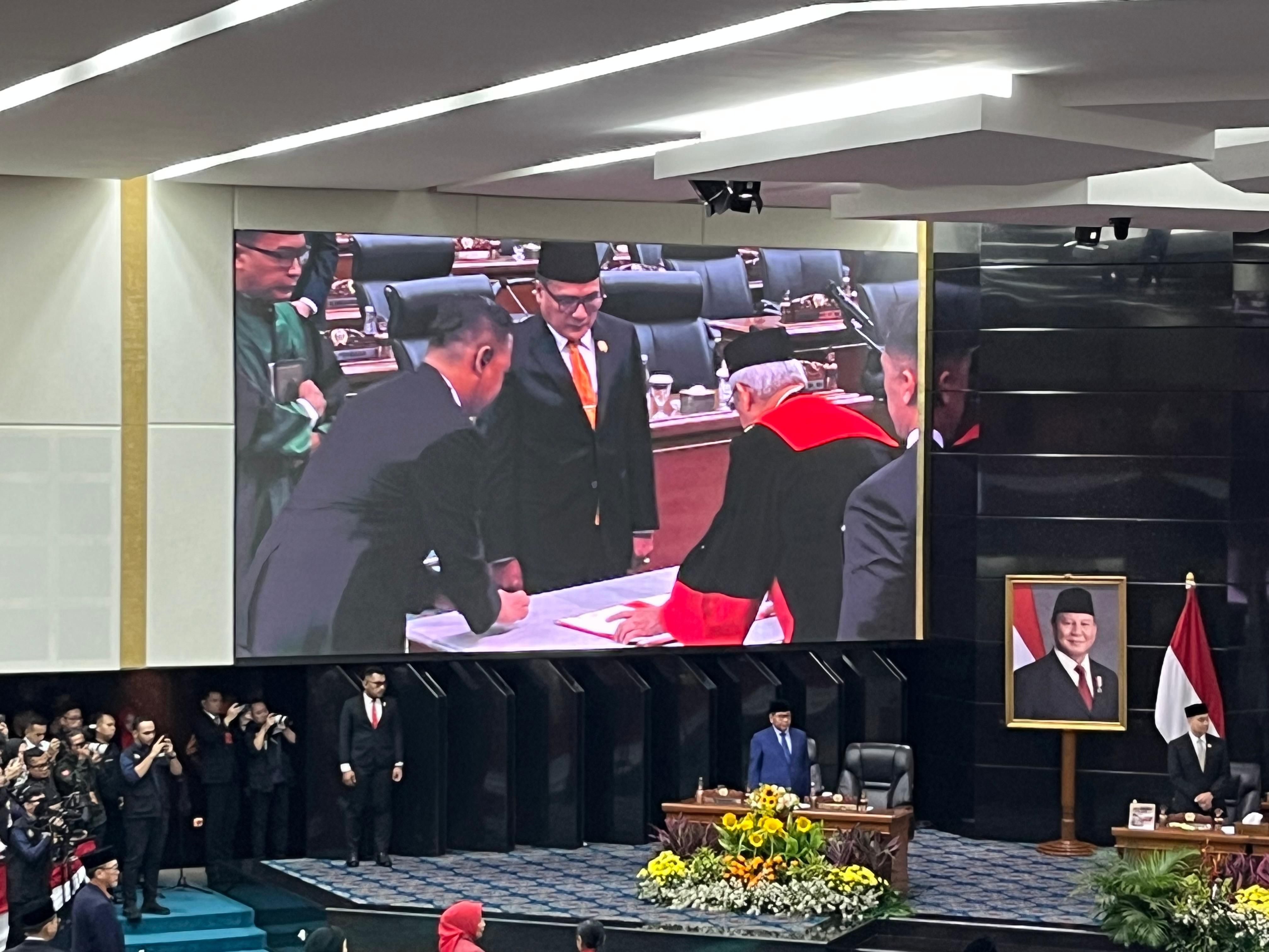 Suhud Alynudin resmi dilantik sebagai ketua DPRD DKI Jakarta <b>(NTVNews.id/Adiansyah)</b>