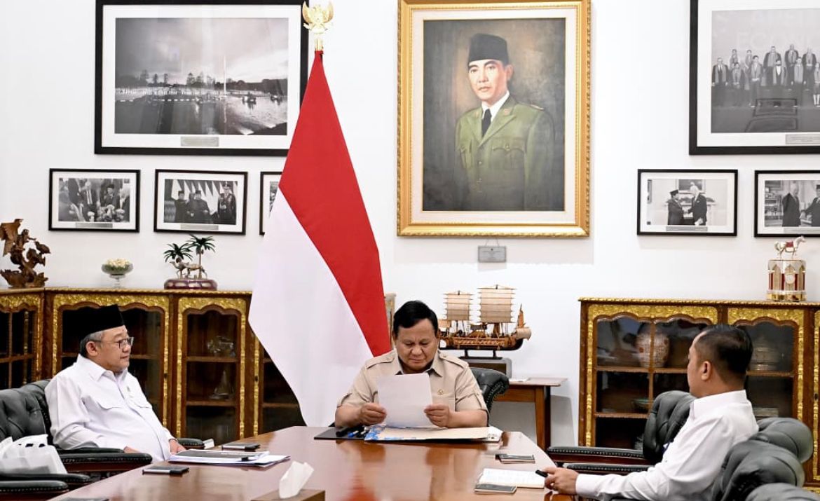 Prabowo Subianto memanggil Menteri Pendidikan Dasar dan Menengah (Mendikdasmen) Abdul Mu&rsquo;ti di Istana Merdeka, Jakarta, pada Kamis, 11 Juni 2026 <b>(Setpres)</b>