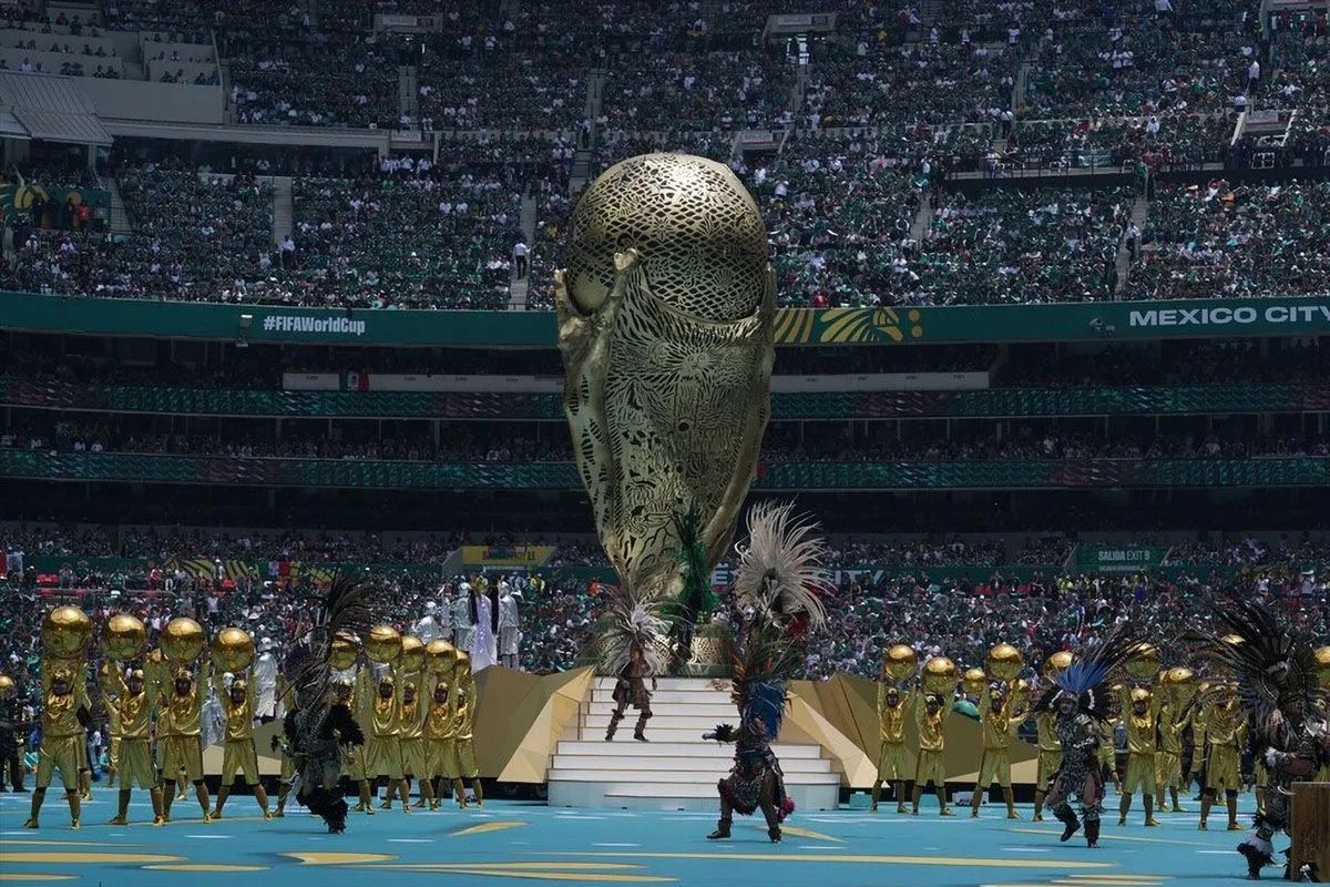 Upacara pembukaan Piala Dunia FIFA 2026 sebelum pertandingan pembuka Grup A Babak Pertama Piala Dunia antara Meksiko dan Afrika Selatan di Estadio Azteca (Stadion Meksiko) di Kota Meksiko, Meksiko pada 11 Juni 2026. <b>(Antara)</b>