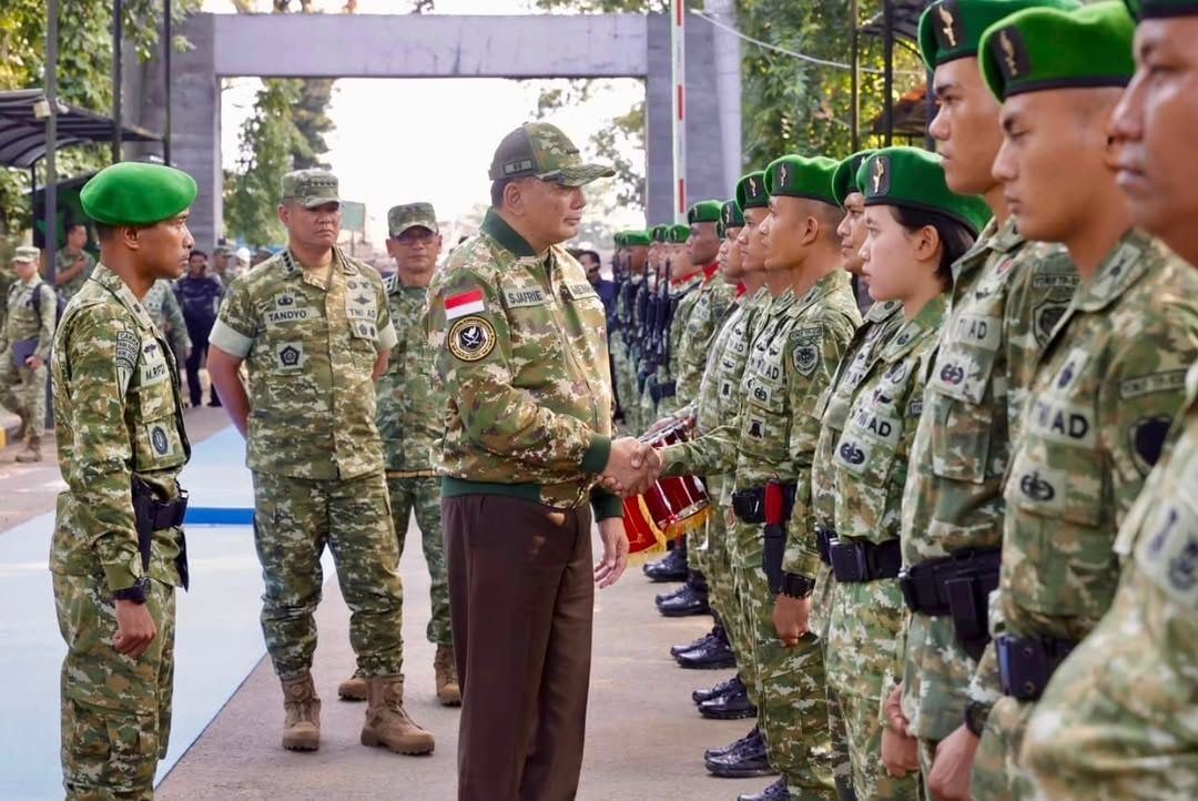 Wapang TNI Bersama Menhan RI Tinjau Lokasi Industri Strategis dan Yonif TP 938/Pancasona di Jawa Barat <b>(PUSPEN TNI)</b>