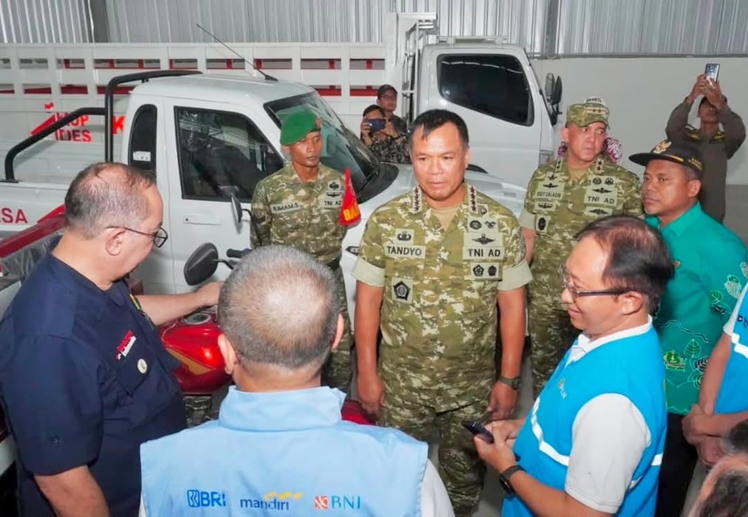 Wapang TNI Tinjau Koperasi Merah Putih di Lamongan, Blora, dan Bojonegoro <b>(PUSPEN TNI)</b>