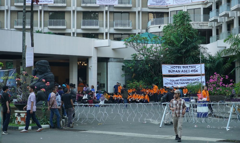 Suasana kawasan Blok 15 Gelora Bung Karno, eks Hotel Sultan, mulai terlihat meningkat menjelang pelaksanaan eksekusi pengosongan yang dijadwalkan berlangsung hari ini, Kamis (18/6/2026). (Foto: Dok/Istimewa)