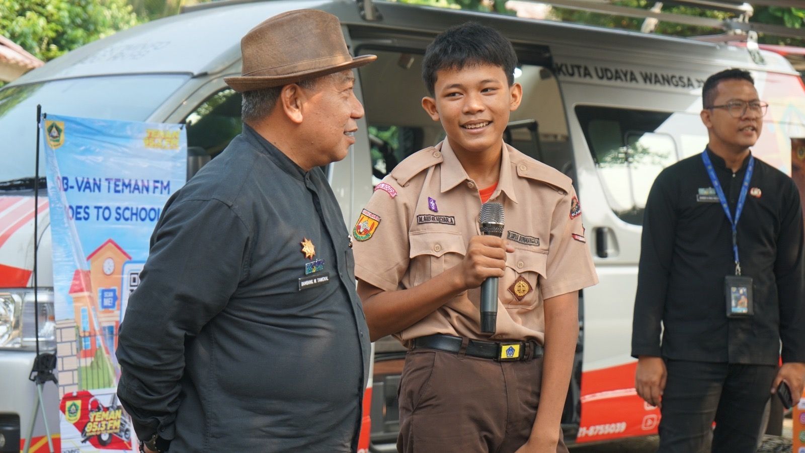 Diskominfo Kenalkan Dunia Penyiaran kepada Pelajar Lewat OB Van Teman FM Goes to School <b>(Istimewa)</b>