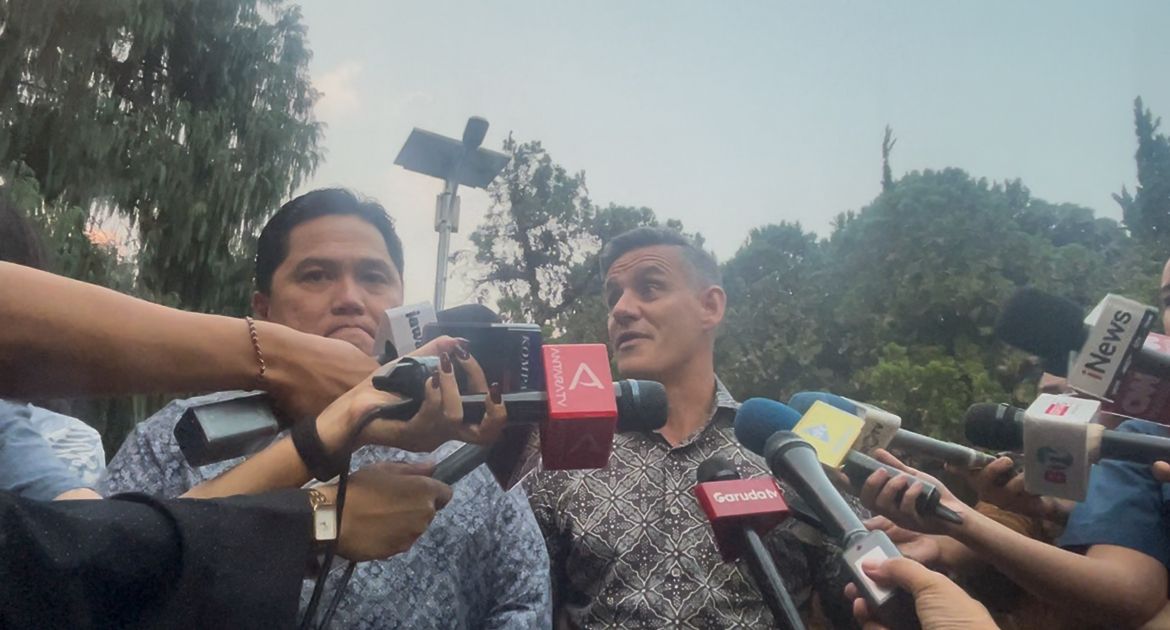 Menpora Eric Thohir dan Pelatih Timnas John Herdman tiba di Hambalang <b>(NTVnews)</b>