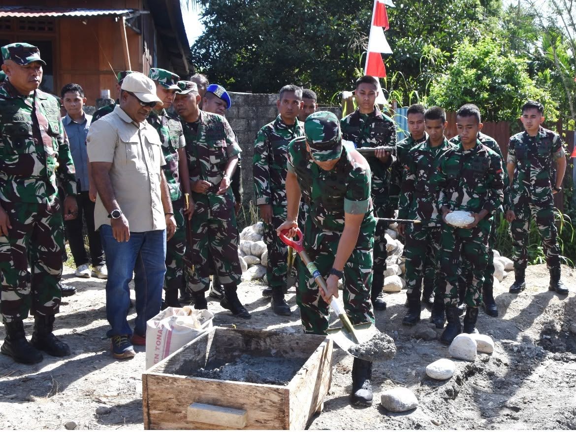 Pangdam XVII/Cenderawasih Pimpin Peletakan Batu Pertama Jembatan Garuda Merah Putih di Mimika <b>(PUSPEN TNI)</b>