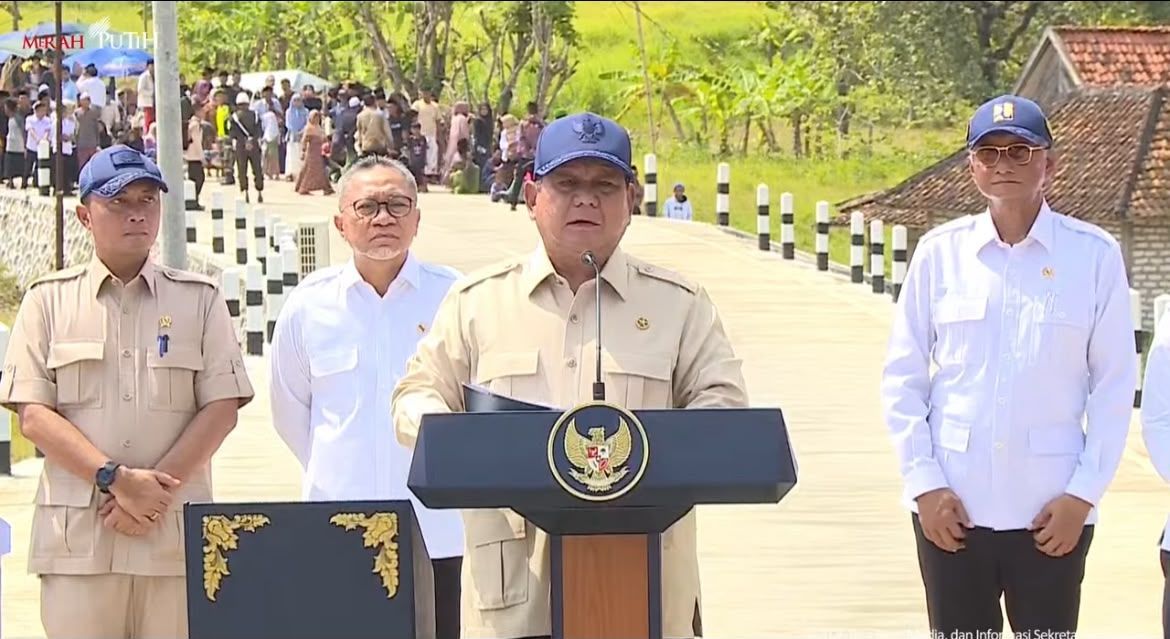 Kebahagiaan terpancar dari wajah warga Desa Larlar, Kecamatan Banyuates, Kabupaten Sampang, saat Presiden Prabowo Subianto meresmikan ruas jalan dari pelaksanaan Instruksi Presiden Jalan Daerah (IJD) pada Selasa, 23 Juni 2026 <b>(Istimewa)</b>