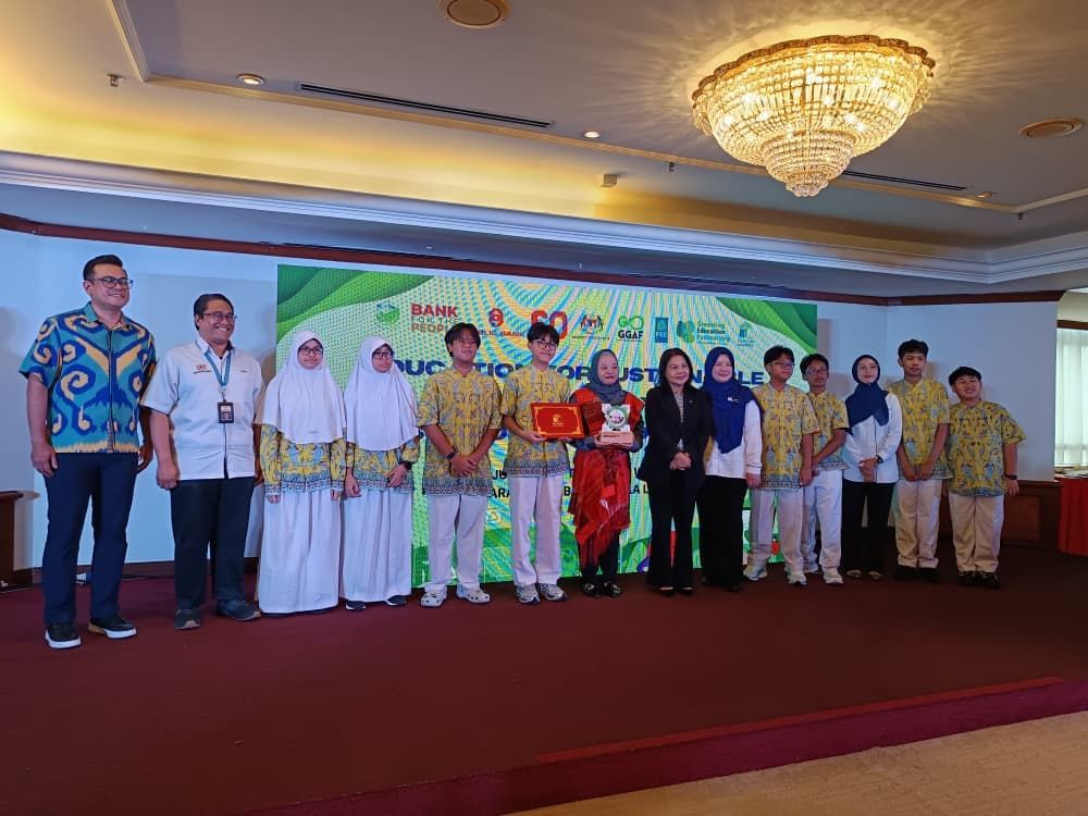 Pelajar-pelajar Indonesia Sabet Juara Education for Sustainable Development (ESD) Symposium di Kuala Lumpur, Malaysia.  <b>(Dok. SMP Islam Amalina)</b>