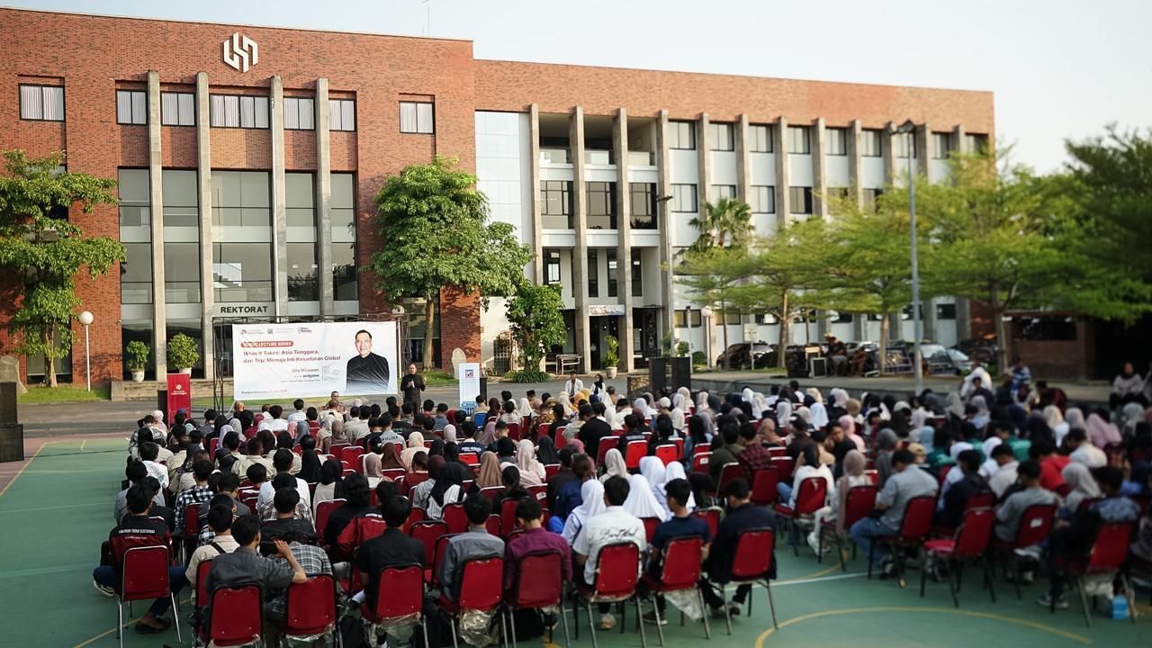 Gita Wirjawan menjadi pembicara dalam Public Lecture Series yang digelar dalam rangka menyambut Dies Natalis pertama Universitas Harkat Negeri (UHN) di Kampus Tegal, Senin, 22 Juni 2026.  <b>(Istimewa)</b>