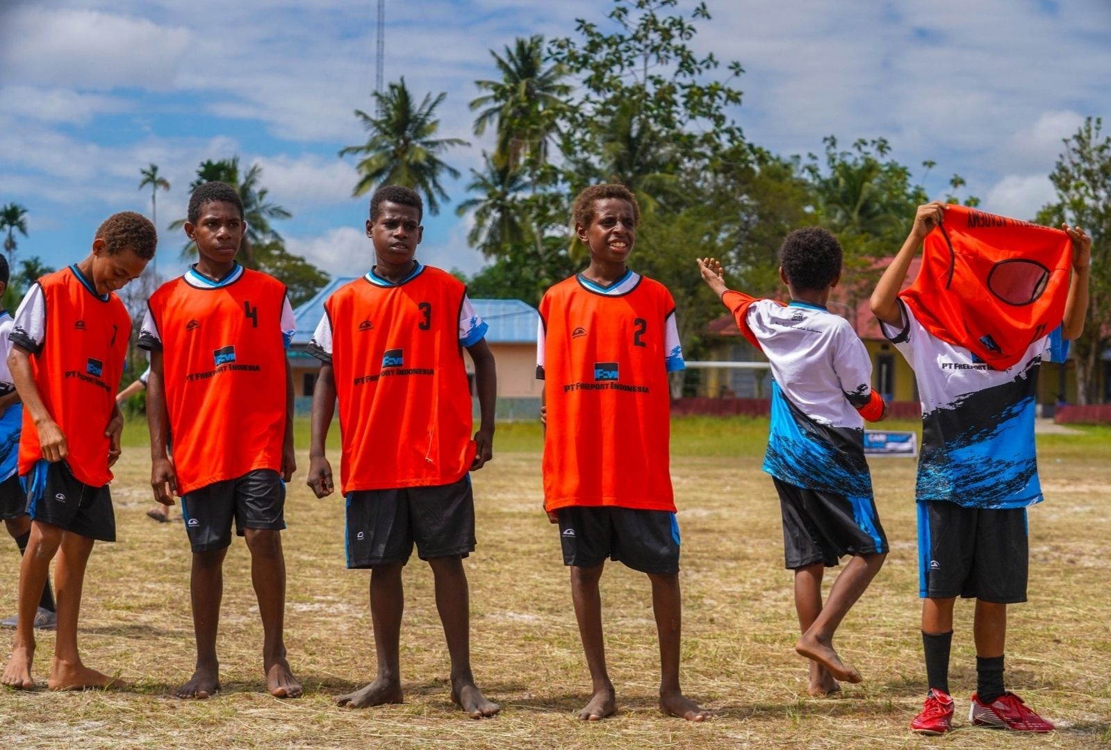 Anak-anak Papua antusias mengikuti PFA Cari Bakat 2026. 
