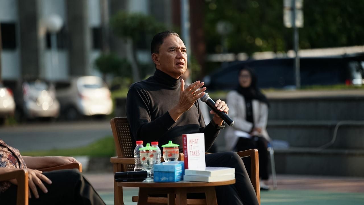 Gita Wirjawan menjadi pembicara dalam Public Lecture Series yang digelar dalam rangka menyambut Dies Natalis pertama Universitas Harkat Negeri (UHN) di Kampus Tegal, Senin, 22 Juni 2026.  <b>(Istimewa)</b>