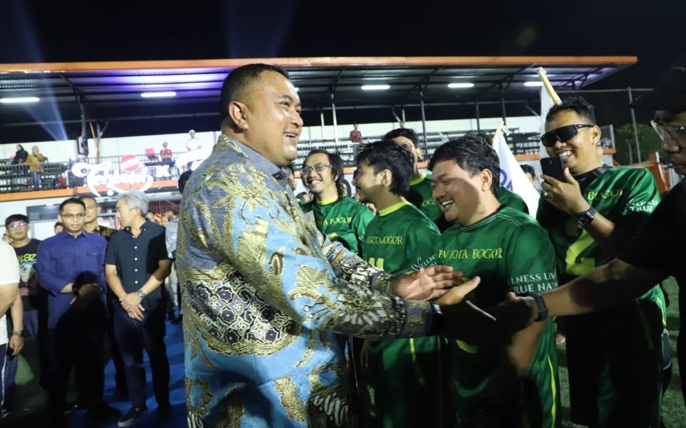 Bupati Bogor Rudy Susmanto menghadiri Mini Soccer Bupati Bogor Cup sebagai ajang silaturahmi sekaligus memperkuat sinergi antara Pemerintah Kabupaten Bogor, Pemerintah Kota Bogor, dan insan media, di Ayo Arena Sentul, pada Jumat (26/6/26). (Foto: Dok/Istimewa/bogorkab.go.id) 