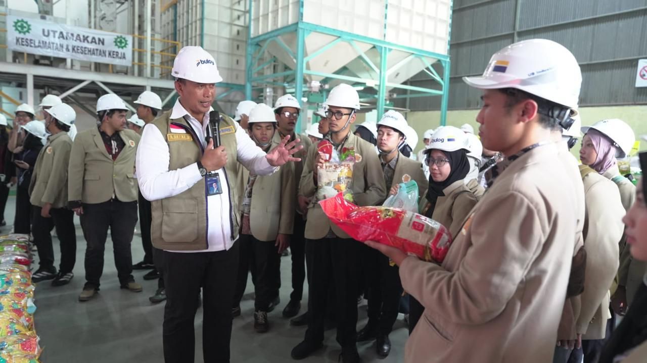 Bulog Buka Gudang untuk Mahasiswa UGM, Dirut: &ldquo;Mahasiswa Harus Melihat Langsung Pengelolaan Cadangan Beras Pemerintah&rdquo;