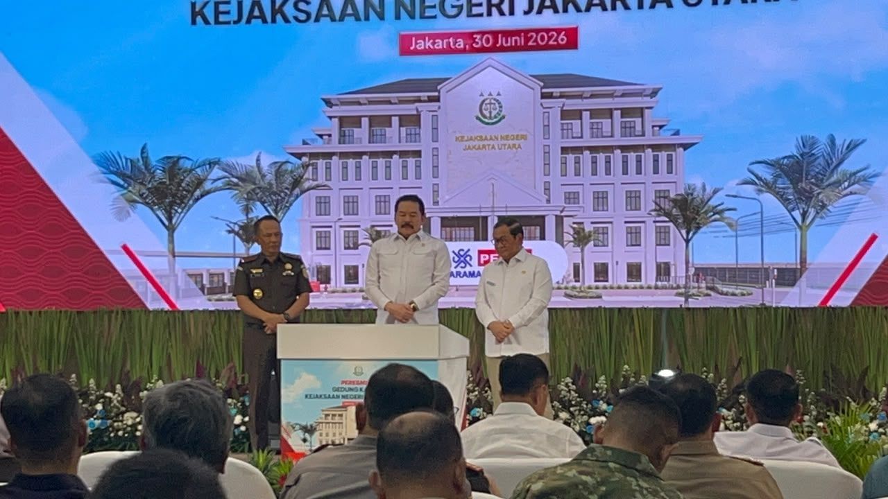Jaksa Agung ST Burhanuddin dan Pramono Anung <b>(NTVNews.id/Adiansyah)</b>