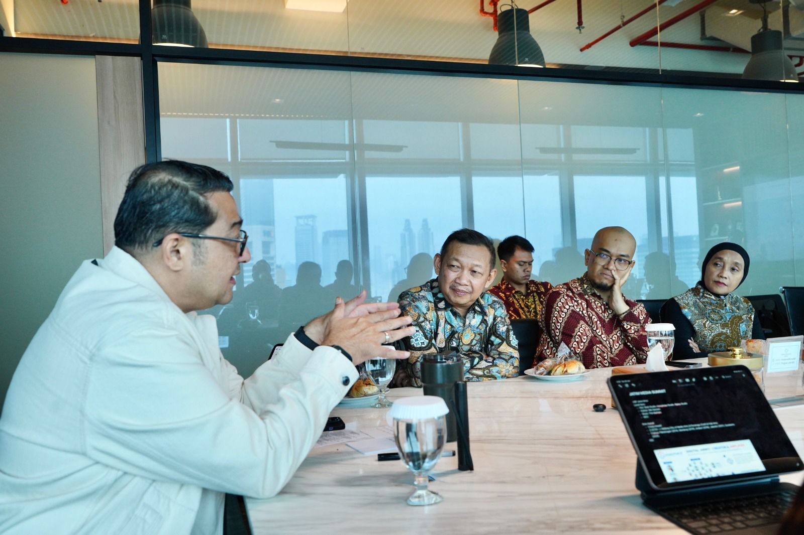 Kementerian Ekraf Gandeng Media Lokal Lewat Jatim Media Summit untuk Perkuat Ekosistem Ekonomi Kreatif <b>(Kemenekraf)</b>