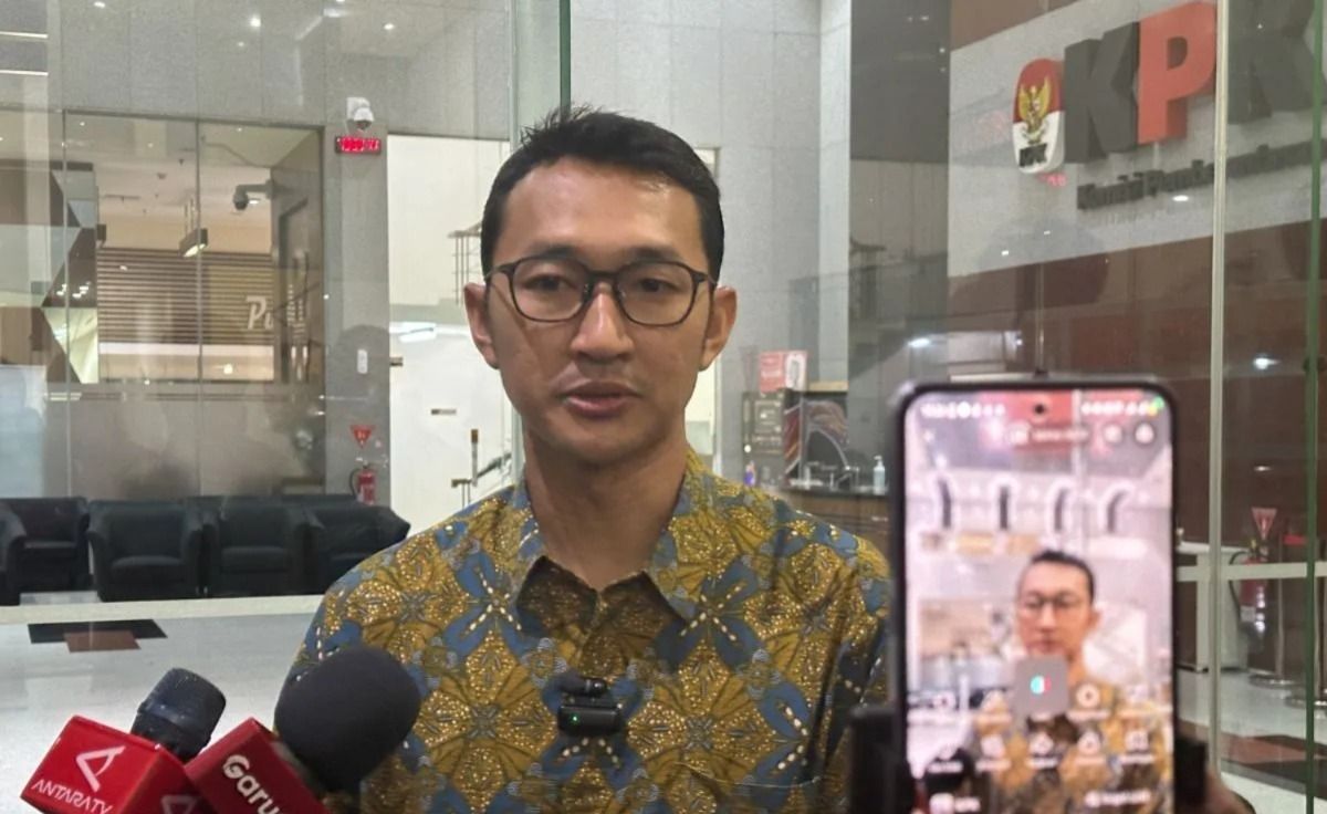 Juru Bicara Komisi Pemberantasan Korupsi Budi Prasetyo memberikan keterangan di Gedung Merah Putih KPK, Jakarta, Kamis, 2 Juli 2026. <b>(Antara)</b>