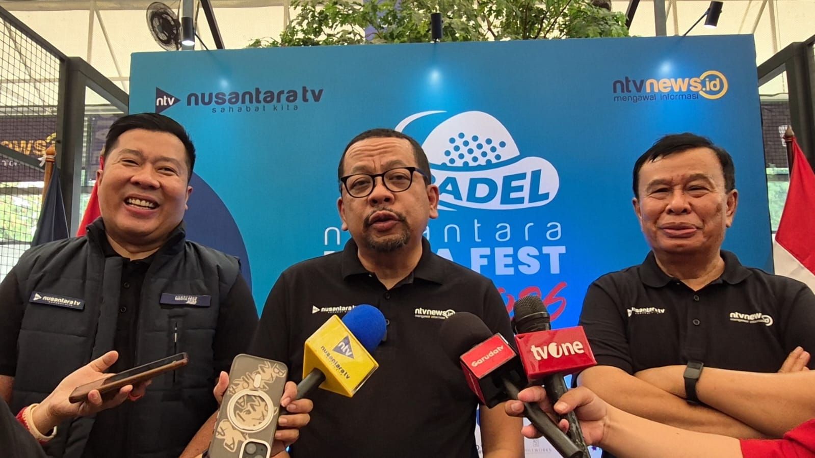Kepala Badan Komunikasi Pemerintah (Bakom), Muhammad Qodari bersama Presiden Komisaris NT Corp, Nurdin Tampubolon dan Direktur Nusantara TV, Randy Monthonaro Tampubolon <b>(Ntvnews.id-Muslimin Trisyuliono)</b>