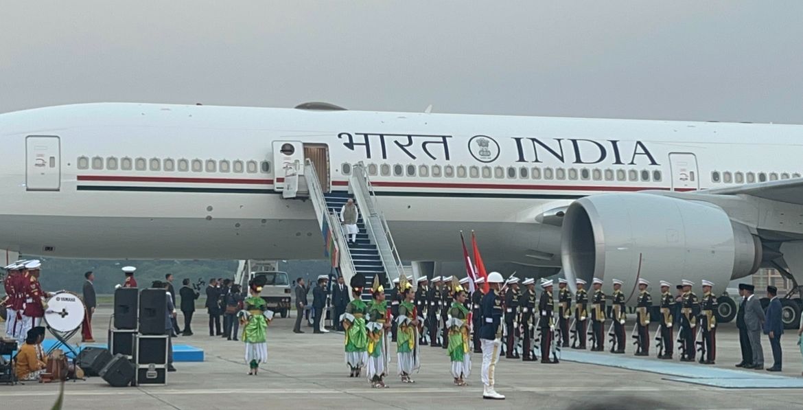 Prabowo Sambut Kedatangan PM India Narendra Modi di Halim, Awali Kunjungan Kenegaraan ke Indonesia <b>(NTVnews)</b>