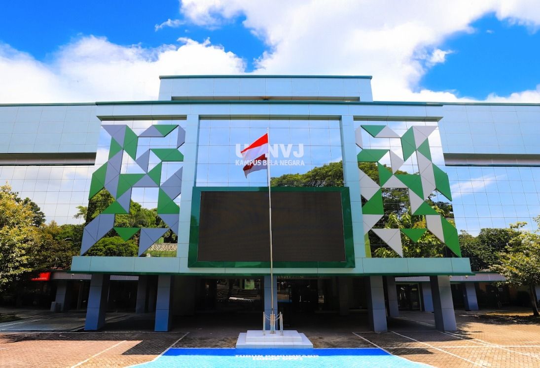 Universitas Pembangunan Nasional &ldquo;Veteran&rdquo; Jakarta (UPNVJ) menegaskan bahwa proses penataan pegawai non-aparatur sipil negara atau Non-ASN di lingkungan kampus dilaksanakan secara transparan, akuntabel, dan berpedoman pada ketentuan pemerintah pusat. Kebijakan ini menjadi bagian dari agenda nasional penataan tenaga Non-ASN sekaligus upaya institusi memberikan kepastian hukum, kejelasan status, dan pelindungan hak pegawai pada masa transisi kepegawaian. <b>(DOK)</b>