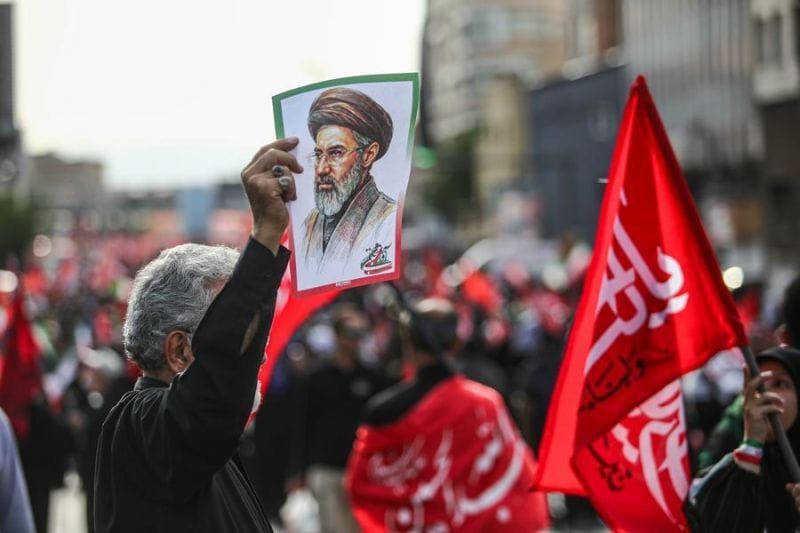 Orang-orang menghadiri prosesi pemakaman mendiang pemimpin tertinggi Iran Ali Khamenei di Teheran, Iran, pada 6 Juli 2026 <b>(Antara)</b>