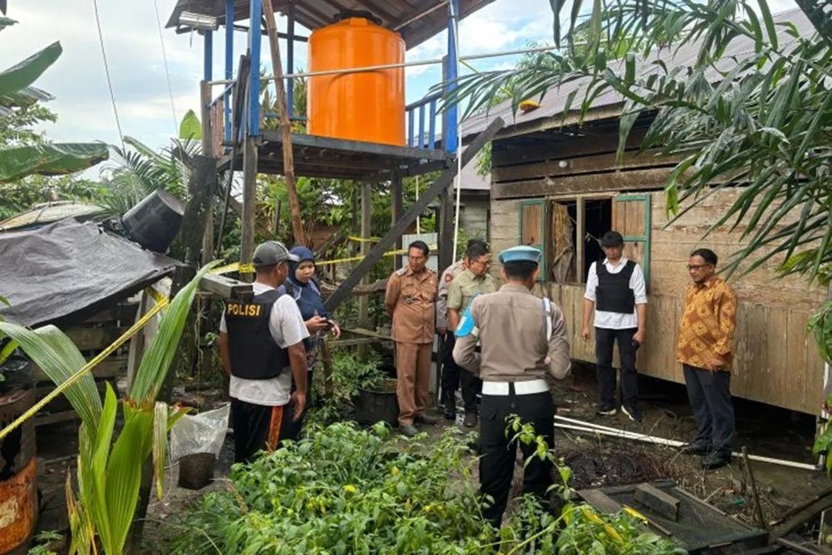 Komisioner Kompolnas mengecek langsung tempat kejadian perkara (TKP) meninggalnya anggota Polres Katingan, Kalimantan Tengah, saat sedang bertugas.  <b>(Antara)</b>