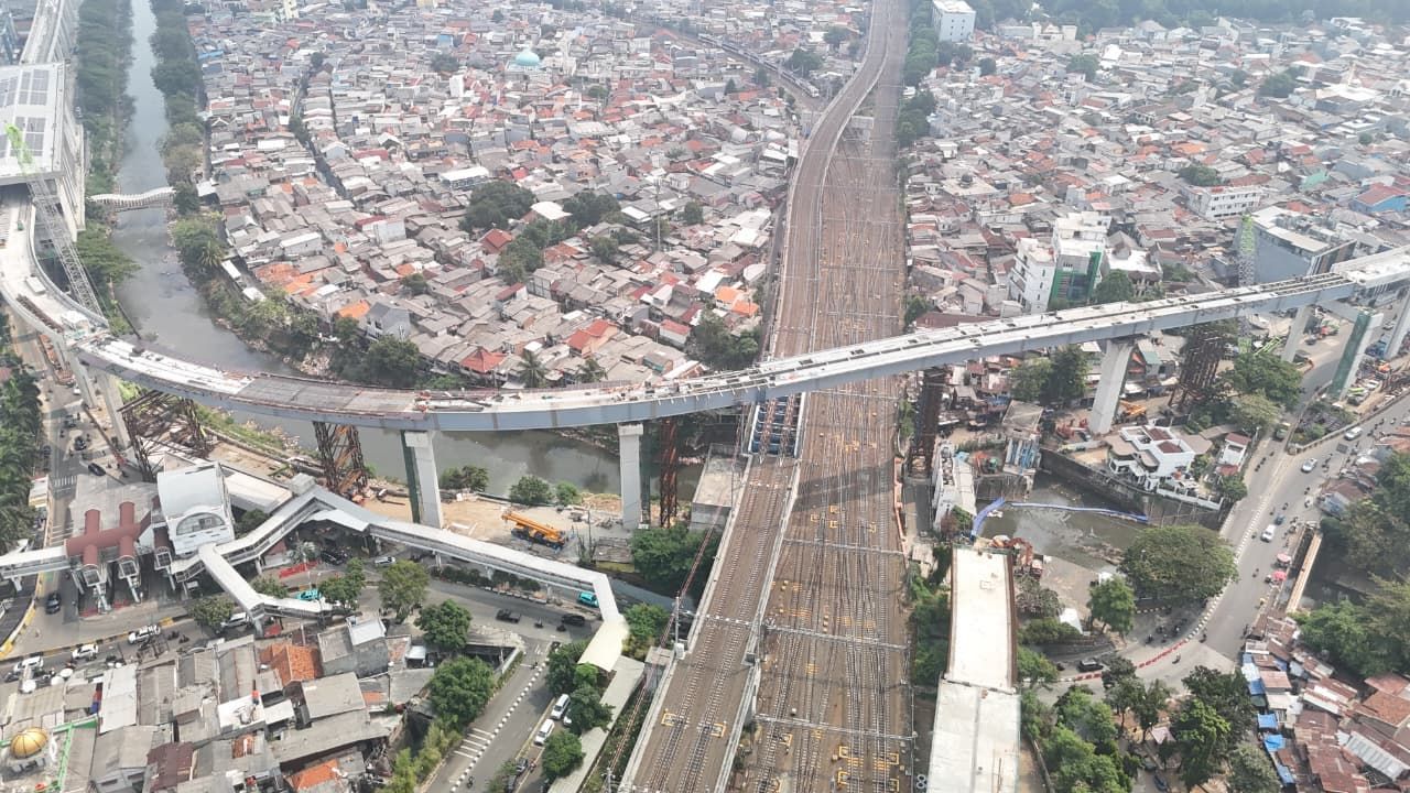 Girder Terakhir Terpasang, LRT Jakarta Fase 1B Velodrome-Manggarai Tersambung 100 Persen <b>(LRT Jakarta)</b>