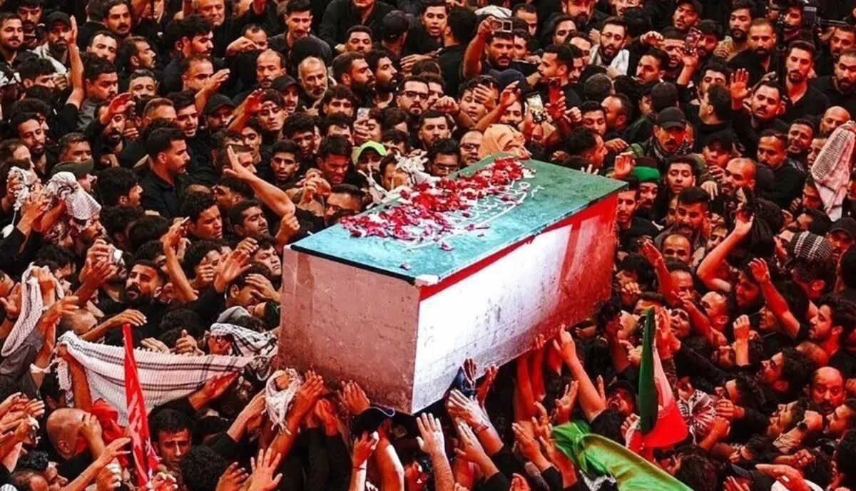 Warga Irak menghadiri upacara pemakaman mantan pemimpin tertinggi Iran Ali Khamenei di Karbala, Irak, pada Kamis, 9 Juli 2026.  <b>(Antara)</b>