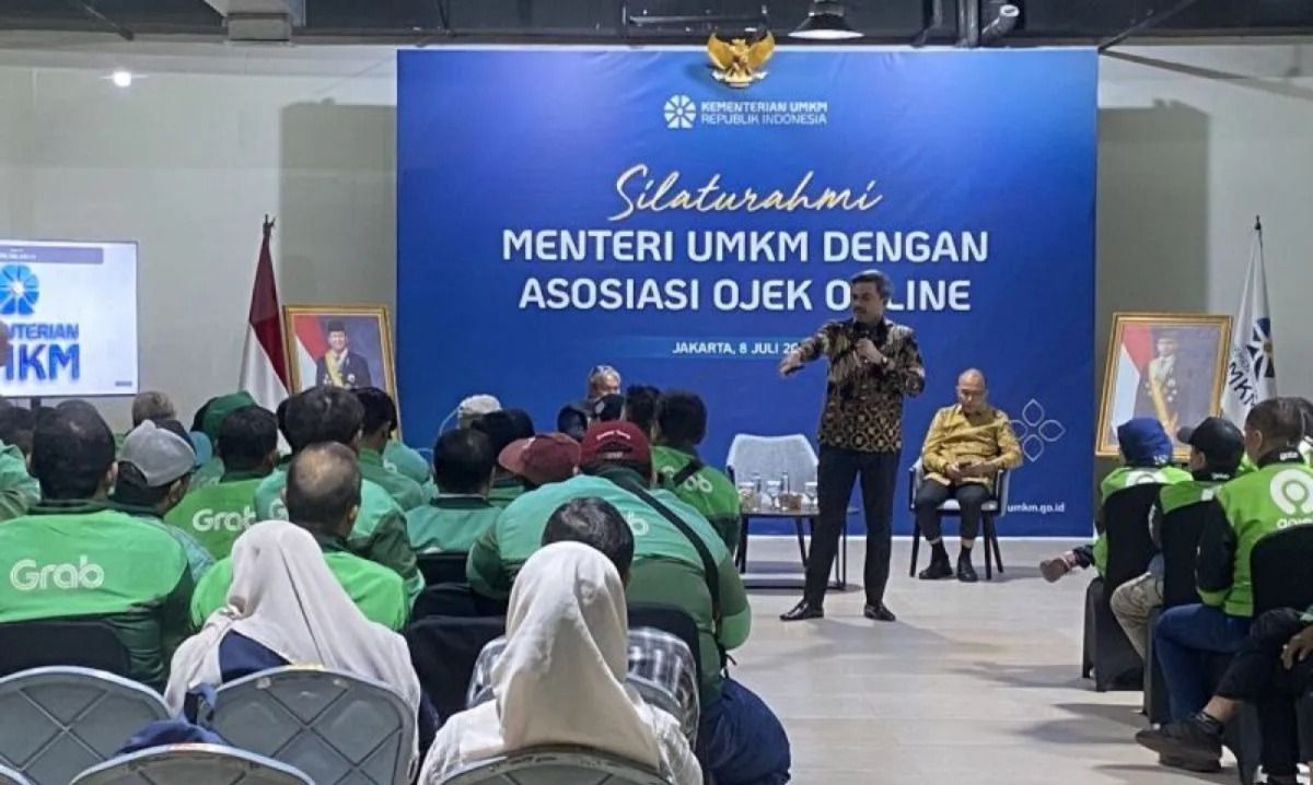 Menteri Usaha Mikro, Kecil, dan Menengah (UMKM) Maman Abdurrahman melakukan audiensi dengan komunitas ojek daring di Jakarta, Rabu, 8 Juli 2026.  <b>(Antara)</b>