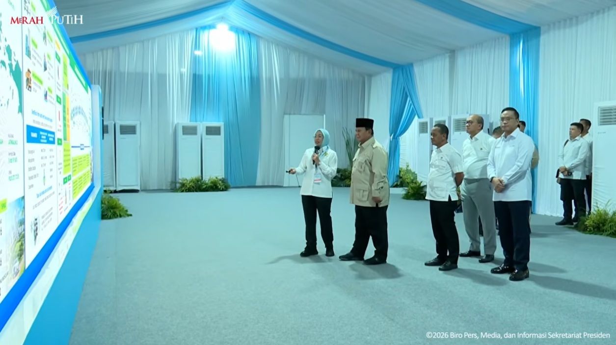 Presiden Prabowo Subianto, Menteri ESDM Bahlil Lahadalia, CEO Danantara Rosan Roeslani, dan Dirut Pertamina Simon Aloysius Mantiri di sela Peluncuran Biodiesel B50, Karawang, Kamis 9 Juli 2026 <b>(Youtube Sekretariat Presiden)</b>