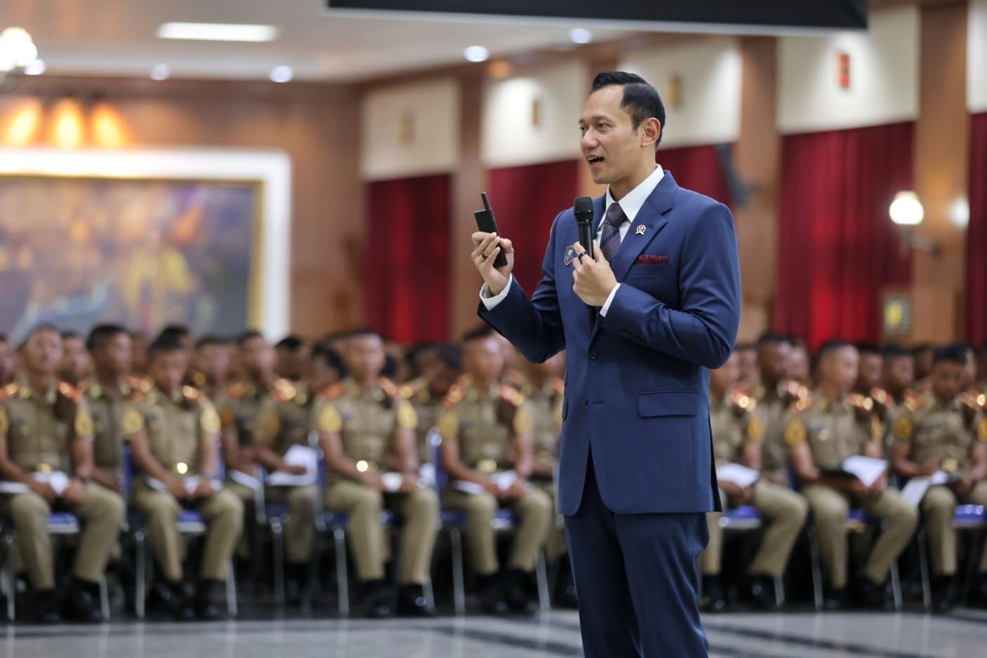 AHY Ajak Taruna Akmil Dalami Pemikiran Clausewitz dan Sun Tzu untuk Perkuat Strategi Pertahanan.