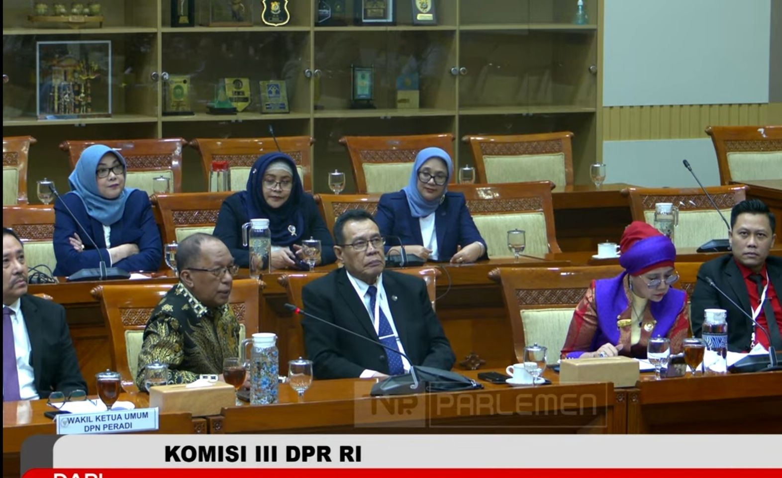 DPN Peradi saat rapat dengan Komisi III DPR RI terkait Rancangan Undang-Undang Perampasan Aset.  <b>(YouTube TVR Parlemen)</b>