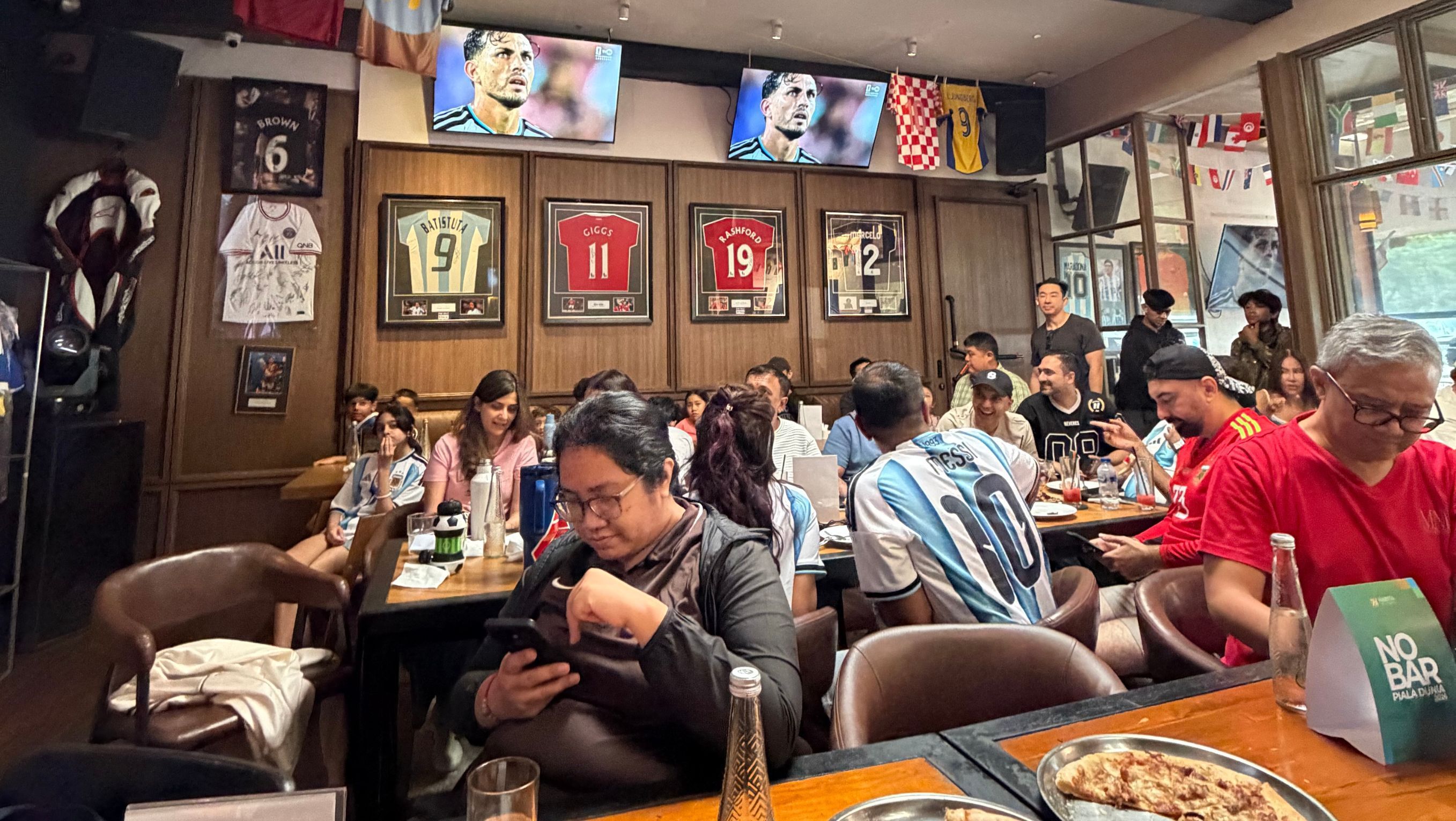 Nobar Piala Dunia Bareng Harita Nickel <b>(NTV Dedi)</b>