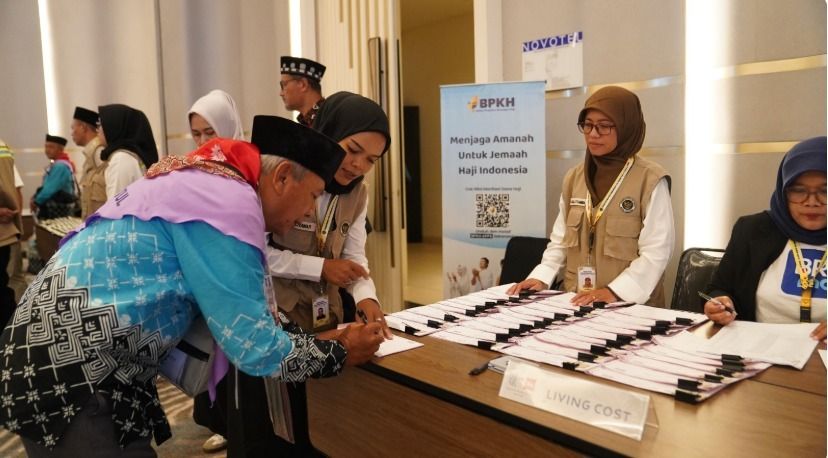Jemaah Saat mendapatkan nilai manfaat <b>(BPKH)</b>