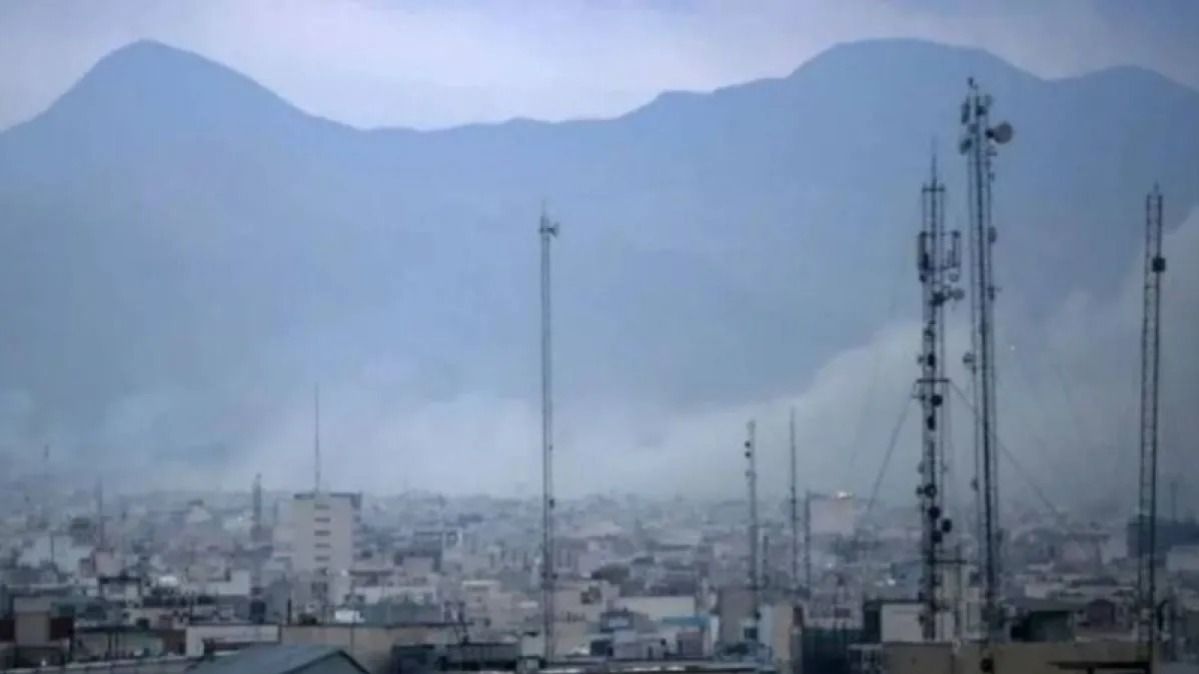 Arsip - Asap membubung dari bagian tenggara kota menyusul terjadinya ledakan baru di lokasi yang menjadi sasaran serangan AS dan Israel di Teheran, Iran, pada 8 Maret 2026. <b>(Antara)</b>
